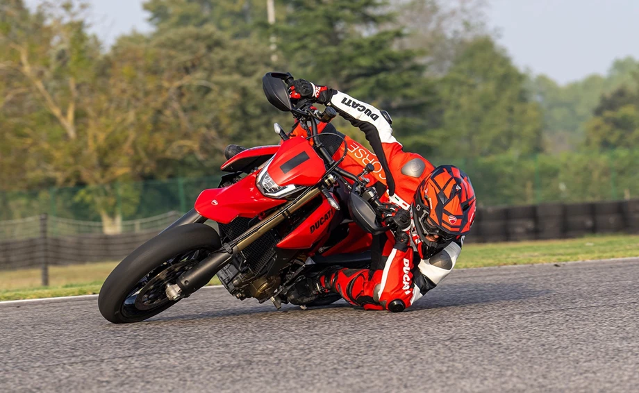 Verleihmotorrad Ducati Hypermotard 698 Mono vom Händler O wie M Motorräder | Nachf. Sven-Olaf Timm e.K. Bild 9: Verleihmotorrad Ducati Hypermotard 698 Mono vom Händler O wie M Motorräder | Nachf. Sven-Olaf Timm e.K.