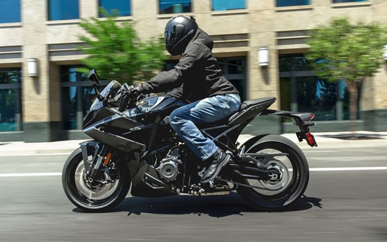 Verleihmotorrad Suzuki GSX-8R vom Händler Motorrad Rubin GmbH & Co.KG - Bild 10 Verleihmotorrad Suzuki GSX-8R vom Händler Motorrad Rubin GmbH & Co.KG - Bild 10
