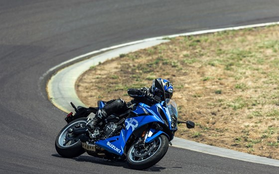 Verleihmotorrad Suzuki GSX-8R vom Händler Motorrad Rubin GmbH & Co.KG - Bild 13 Verleihmotorrad Suzuki GSX-8R vom Händler Motorrad Rubin GmbH & Co.KG - Bild 13