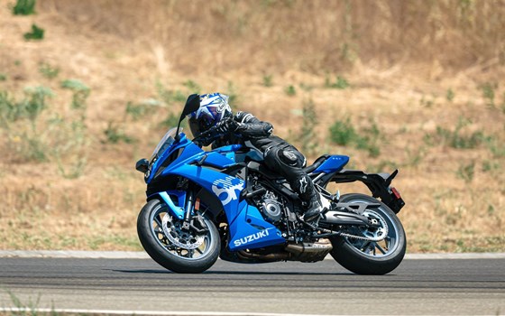 Verleihmotorrad Suzuki GSX-8R vom Händler Motorrad Rubin GmbH & Co.KG - Bild 14 Verleihmotorrad Suzuki GSX-8R vom Händler Motorrad Rubin GmbH & Co.KG - Bild 14