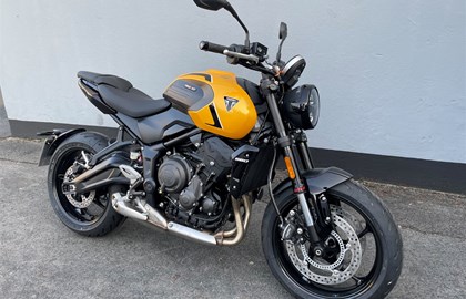 Leihmotorrad Triumph Trident 660