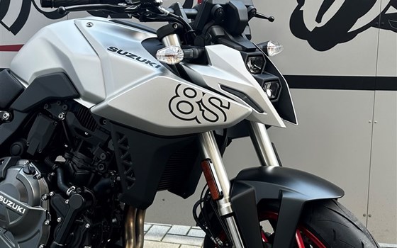 Verleihmotorrad Suzuki GSX-8S vom Händler Motorrad Naujocks - Bild 4