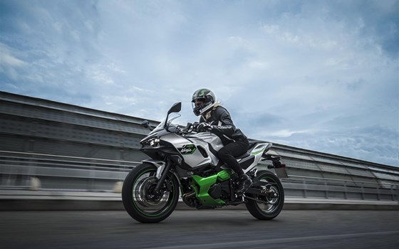 Verleihmotorrad Kawasaki Ninja 7 Hybrid vom Händler Harry Zager Motorräder e.K. - Bild 2