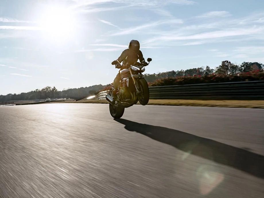 Verleihmotorrad Triumph Speed Triple 1200 RS vom Händler TRIUMPH Chemnitz Böttger und Budach OHG Bild 3: Verleihmotorrad Triumph Speed Triple 1200 RS vom Händler TRIUMPH Chemnitz Böttger und Budach OHG