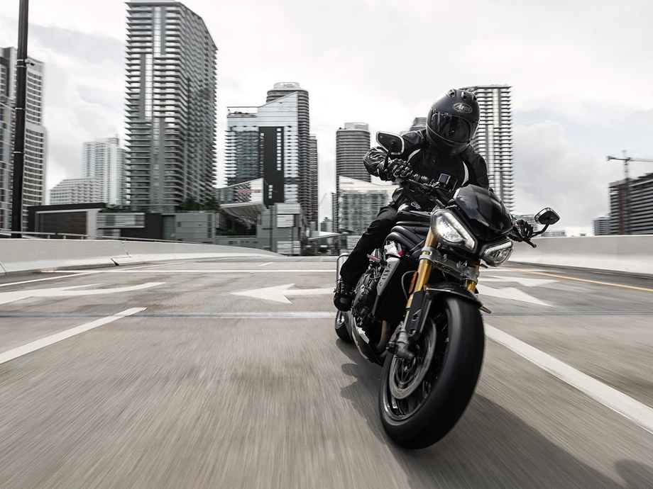 Verleihmotorrad Triumph Speed Triple 1200 RS vom Händler TRIUMPH Chemnitz Böttger und Budach OHG Bild 4: Verleihmotorrad Triumph Speed Triple 1200 RS vom Händler TRIUMPH Chemnitz Böttger und Budach OHG