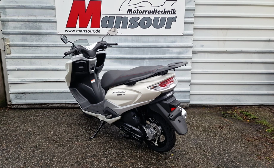 Verleihmotorrad Suzuki Burgman Street 125EX vom Händler Mansour Motorradtechnik Bild 4: Verleihmotorrad Suzuki Burgman Street 125EX vom Händler Mansour Motorradtechnik