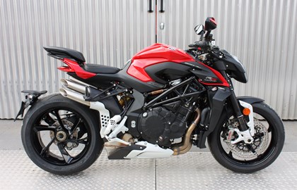 Leihmotorrad MV Agusta Brutale 1000 RS Leihmotorrad MV Agusta Brutale 1000 RS