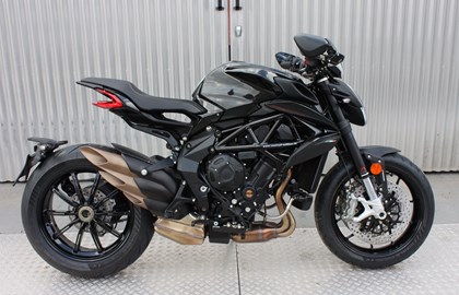 Leihmotorrad MV Agusta Dragster 800 R Leihmotorrad MV Agusta Dragster 800 R