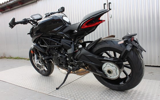 Verleihmotorrad MV Agusta Dragster 800 R vom Händler Zweirad Mildner - Bild 14 Verleihmotorrad MV Agusta Dragster 800 R vom Händler Zweirad Mildner - Bild 14