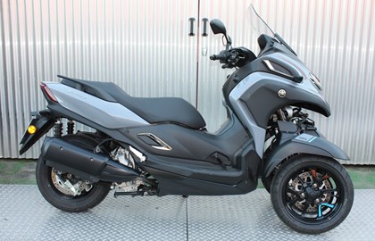Leihmotorrad Yamaha Tricity 300