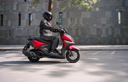 Leihmotorrad Yamaha RayZR