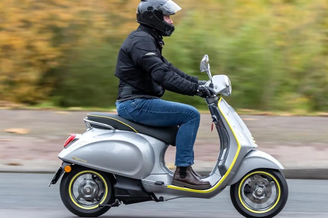 Verleihmotorrad Vespa Elettrica 70 km/h vom Händler hmf Motorräder GmbH