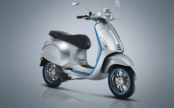 Verleihmotorrad Vespa Elettrica 70 km/h vom Händler hmf Motorräder GmbH - Bild 4