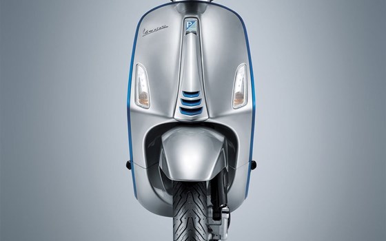 Verleihmotorrad Vespa Elettrica 70 km/h vom Händler hmf Motorräder GmbH - Bild 2