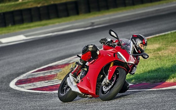 Verleihmotorrad Ducati SuperSport 950 S vom Händler O wie M Motorräder | Nachf. Sven-Olaf Timm e.K. - Bild 13 Verleihmotorrad Ducati SuperSport 950 S vom Händler O wie M Motorräder | Nachf. Sven-Olaf Timm e.K. - Bild 13