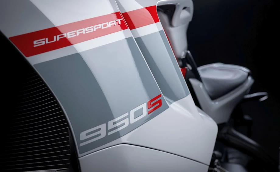 Verleihmotorrad Ducati SuperSport 950 S vom Händler O wie M Motorräder | Nachf. Sven-Olaf Timm e.K. Bild 4: Verleihmotorrad Ducati SuperSport 950 S vom Händler O wie M Motorräder | Nachf. Sven-Olaf Timm e.K.