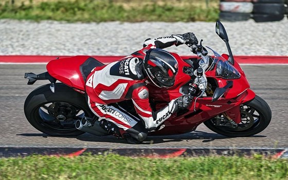 Verleihmotorrad Ducati SuperSport 950 S vom Händler O wie M Motorräder | Nachf. Sven-Olaf Timm e.K. - Bild 8 Verleihmotorrad Ducati SuperSport 950 S vom Händler O wie M Motorräder | Nachf. Sven-Olaf Timm e.K. - Bild 8