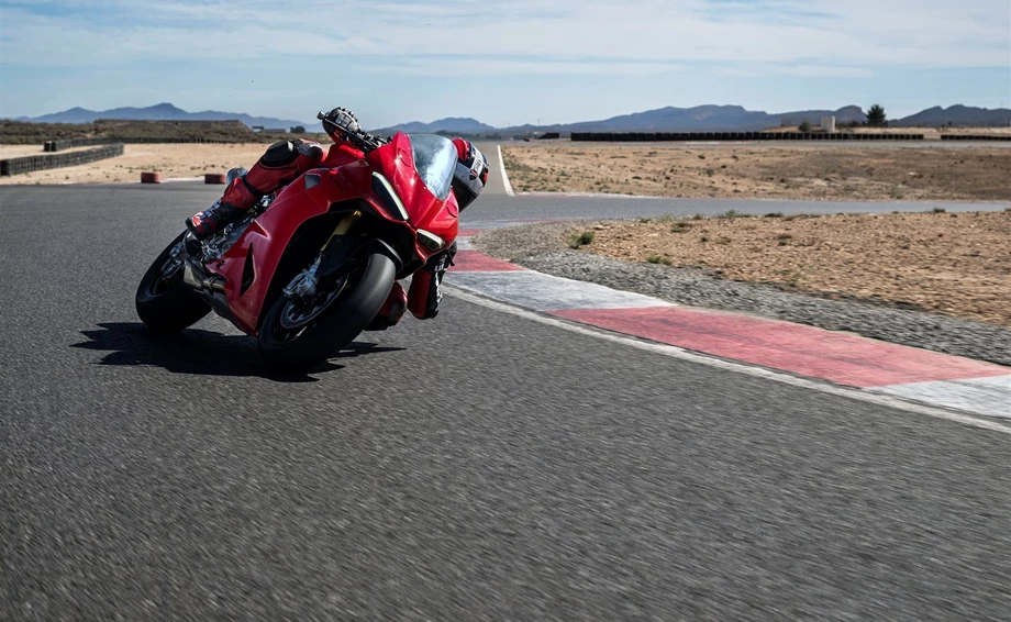 Verleihmotorrad Ducati Panigale V2 S vom Händler O wie M Motorräder | Nachf. Sven-Olaf Timm e.K. Bild 6: Verleihmotorrad Ducati Panigale V2 S vom Händler O wie M Motorräder | Nachf. Sven-Olaf Timm e.K.