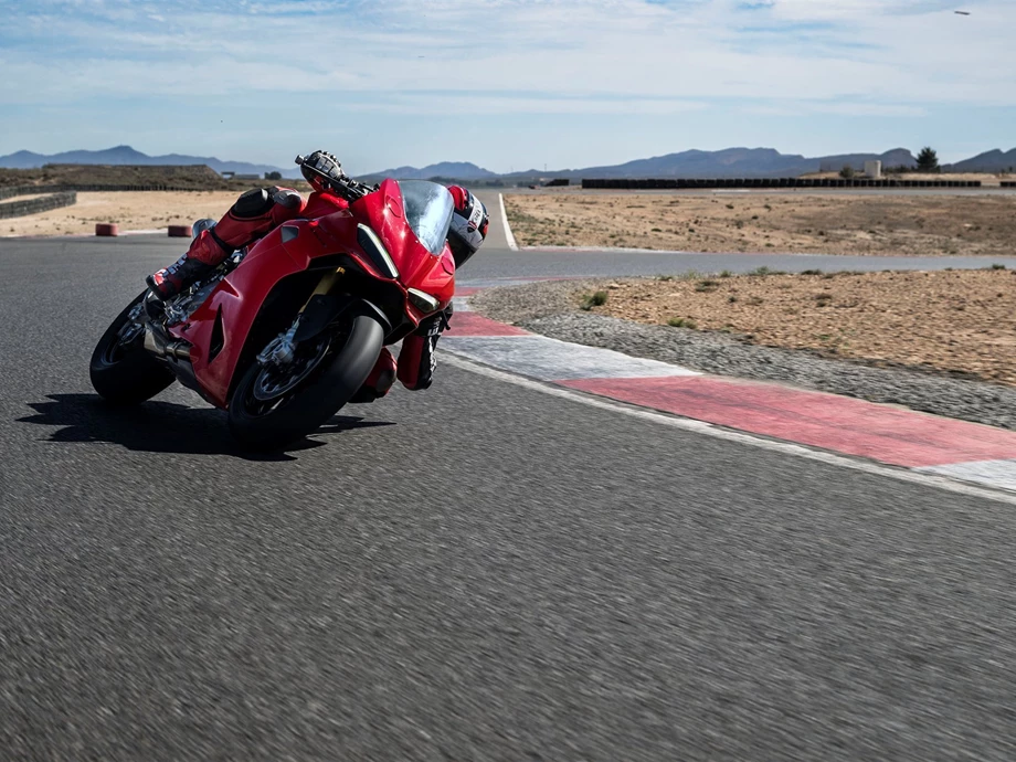 Verleihmotorrad Ducati Panigale V2 S vom Händler O wie M Motorräder | Nachf. Sven-Olaf Timm e.K. Bild 6: Verleihmotorrad Ducati Panigale V2 S vom Händler O wie M Motorräder | Nachf. Sven-Olaf Timm e.K.