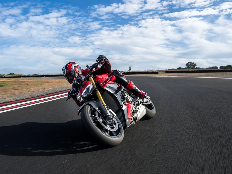 Verleihmotorrad Ducati Streetfighter V4 S vom Händler O wie M Motorräder | Nachf. Sven-Olaf Timm e.K. Bild 11: Verleihmotorrad Ducati Streetfighter V4 S vom Händler O wie M Motorräder | Nachf. Sven-Olaf Timm e.K.