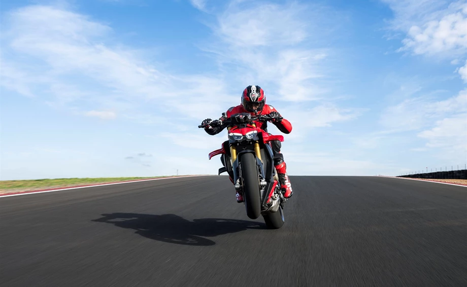 Verleihmotorrad Ducati Streetfighter V4 S vom Händler O wie M Motorräder | Nachf. Sven-Olaf Timm e.K. Bild 2: Verleihmotorrad Ducati Streetfighter V4 S vom Händler O wie M Motorräder | Nachf. Sven-Olaf Timm e.K.