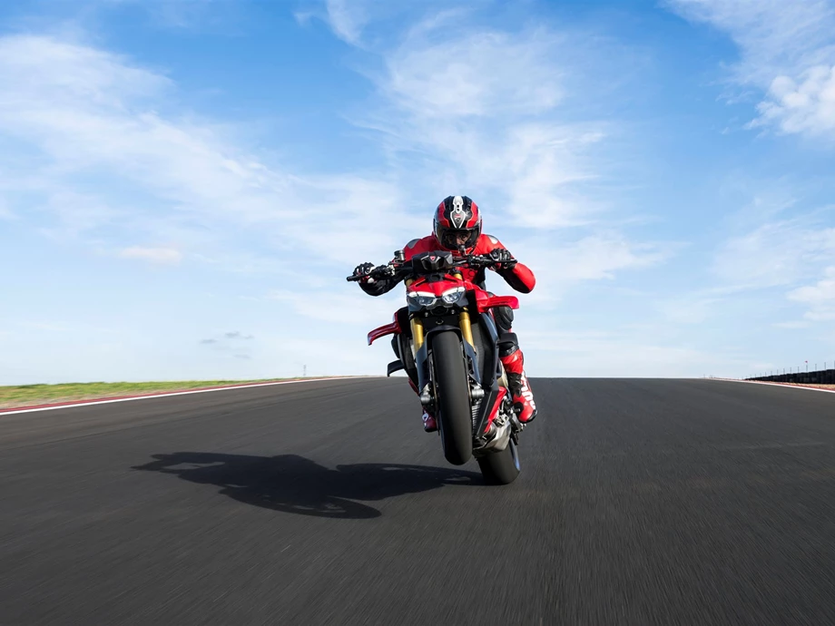 Verleihmotorrad Ducati Streetfighter V4 S vom Händler O wie M Motorräder | Nachf. Sven-Olaf Timm e.K. Bild 2: Verleihmotorrad Ducati Streetfighter V4 S vom Händler O wie M Motorräder | Nachf. Sven-Olaf Timm e.K.