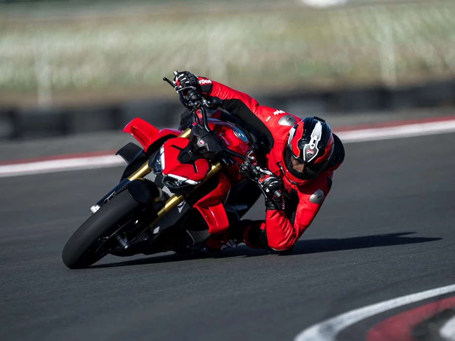 Verleihmotorrad Ducati Streetfighter V4 S vom Händler O wie M Motorräder | Nachf. Sven-Olaf Timm e.K. Bild 9: Verleihmotorrad Ducati Streetfighter V4 S vom Händler O wie M Motorräder | Nachf. Sven-Olaf Timm e.K.