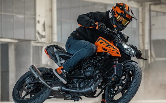 Verleihmotorrad KTM 125 Duke vom Händler Road Star Motorcycles GmbH - Bild 19