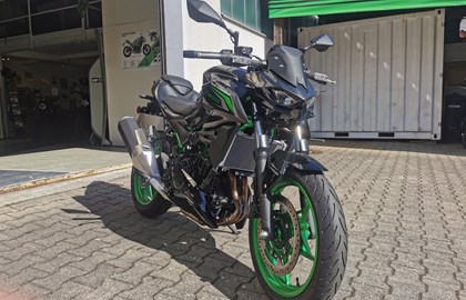 Leihmotorrad Kawasaki Z 500 SE