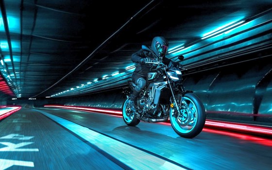 Verleihmotorrad Yamaha MT-09 vom Händler Motorrad Rubin GmbH & Co.KG - Bild 3 Verleihmotorrad Yamaha MT-09 vom Händler Motorrad Rubin GmbH & Co.KG - Bild 3