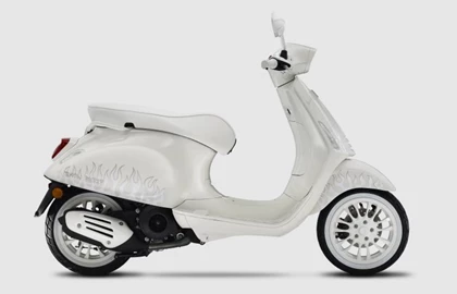 Leihmotorrad Vespa Sprint Justin Bieber X 125 Leihmotorrad Vespa Sprint Justin Bieber X 125