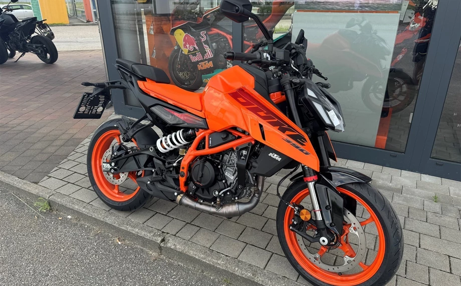Verleihmotorrad KTM 390 Duke vom Händler KTM und GASGAS Zweirad Zauner Bild 1: Verleihmotorrad KTM 390 Duke vom Händler KTM und GASGAS Zweirad Zauner