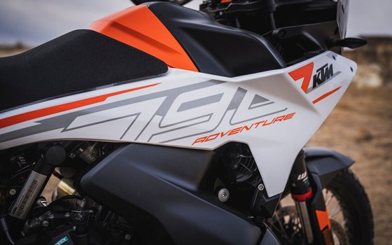 Verleihmotorrad KTM 790 Adventure vom Händler Zweiradcenter Bernhardt - Bild 9