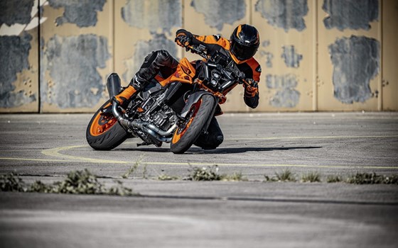 Verleihmotorrad KTM 990 Duke vom Händler Zweiradcenter Bernhardt - Bild 17