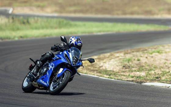 Verleihmotorrad Suzuki GSX-8R vom Händler Zweiradcenter Bernhardt - Bild 5