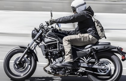 Leihmotorrad Kawasaki Eliminator 500