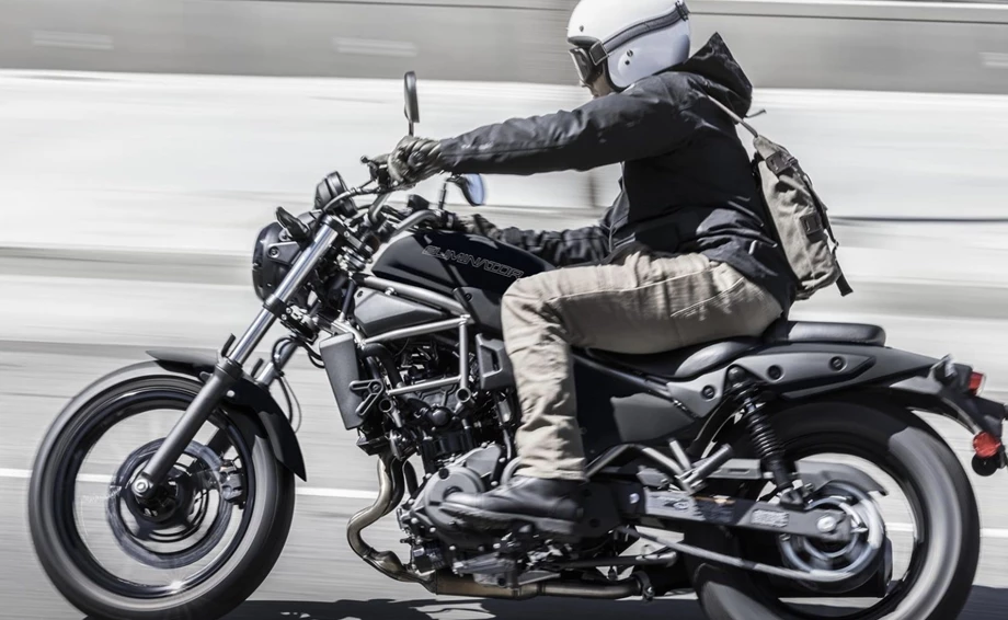 Verleihmotorrad Kawasaki Eliminator 500 vom Händler Motorradtechnik Geenen GmbH Bild 1: Verleihmotorrad Kawasaki Eliminator 500 vom Händler Motorradtechnik Geenen GmbH