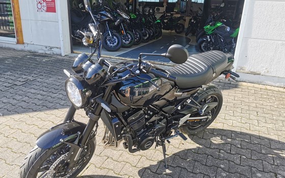 Verleihmotorrad Kawasaki Z900 RS Black Ball Edition vom Händler Zeller Motorshop - Bild 5