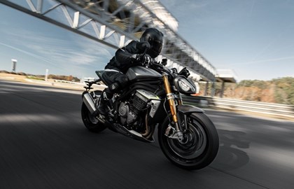 Leihmotorrad Triumph Speed Triple 1200 RS