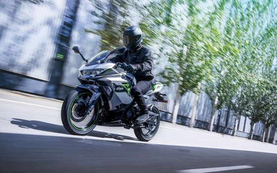 Verleihmotorrad Kawasaki Ninja e-1 vom Händler Motocenter Hegau GmbH - Bild 8 Verleihmotorrad Kawasaki Ninja e-1 vom Händler Motocenter Hegau GmbH - Bild 8