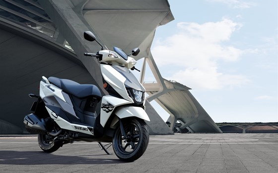 Verleihmotorrad Suzuki Avenis 125 vom Händler Motocenter Hegau GmbH - Bild 3 Verleihmotorrad Suzuki Avenis 125 vom Händler Motocenter Hegau GmbH - Bild 3