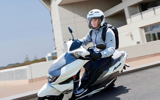 Verleihmotorrad Suzuki Avenis 125 vom Händler Motocenter Hegau GmbH - Bild 4 Verleihmotorrad Suzuki Avenis 125 vom Händler Motocenter Hegau GmbH - Bild 4