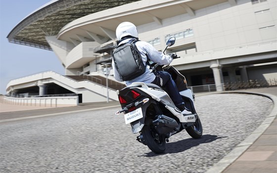 Verleihmotorrad Suzuki Avenis 125 vom Händler Motocenter Hegau GmbH - Bild 7 Verleihmotorrad Suzuki Avenis 125 vom Händler Motocenter Hegau GmbH - Bild 7