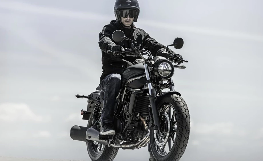 Verleihmotorrad Kawasaki Eliminator 500 vom Händler Motorrad-HOLZNER Bild 5: Verleihmotorrad Kawasaki Eliminator 500 vom Händler Motorrad-HOLZNER