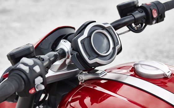 Verleihmotorrad Triumph Rocket 3 R vom Händler Erne's Euromotos AG - Bild 15 Verleihmotorrad Triumph Rocket 3 R vom Händler Erne's Euromotos AG - Bild 15
