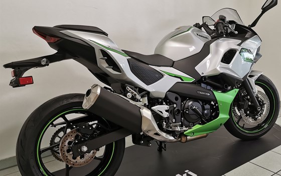 Verleihmotorrad Kawasaki Ninja 7 Hybrid vom Händler Fahrzeuge Haupt GmbH - Bild 4