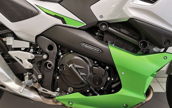 Verleihmotorrad Kawasaki Ninja 7 Hybrid vom Händler Fahrzeuge Haupt GmbH - Bild 6