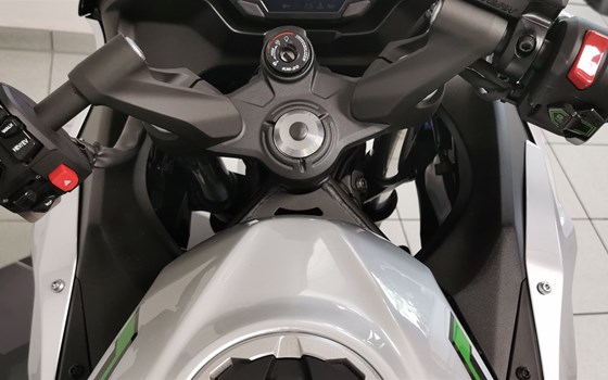 Verleihmotorrad Kawasaki Ninja 7 Hybrid vom Händler Fahrzeuge Haupt GmbH - Bild 7
