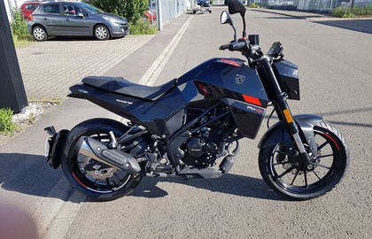 Leihmotorrad Peugeot PM-01 125 Leihmotorrad Peugeot PM-01 125