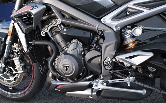 Verleihmotorrad Triumph Street Triple RS vom Händler TRIUMPH Chemnitz Böttger und Budach OHG - Bild 2 Verleihmotorrad Triumph Street Triple RS vom Händler TRIUMPH Chemnitz Böttger und Budach OHG - Bild 2